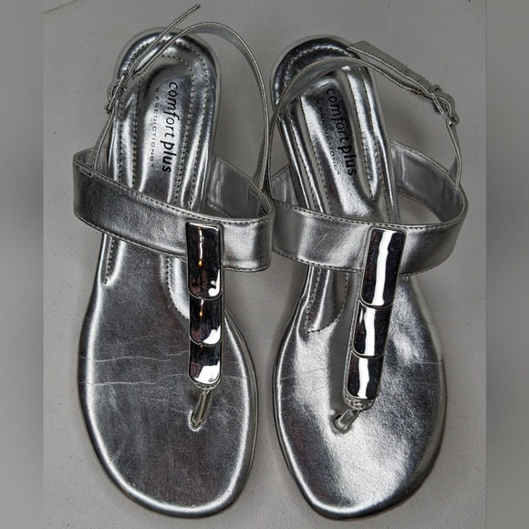 Comfort Plus by Predictions Women's Sandals Sz 7 Silver Low Heeled Buckle Strap - Picture 1 of 11